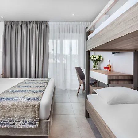 Hotel Kriopigi فندق